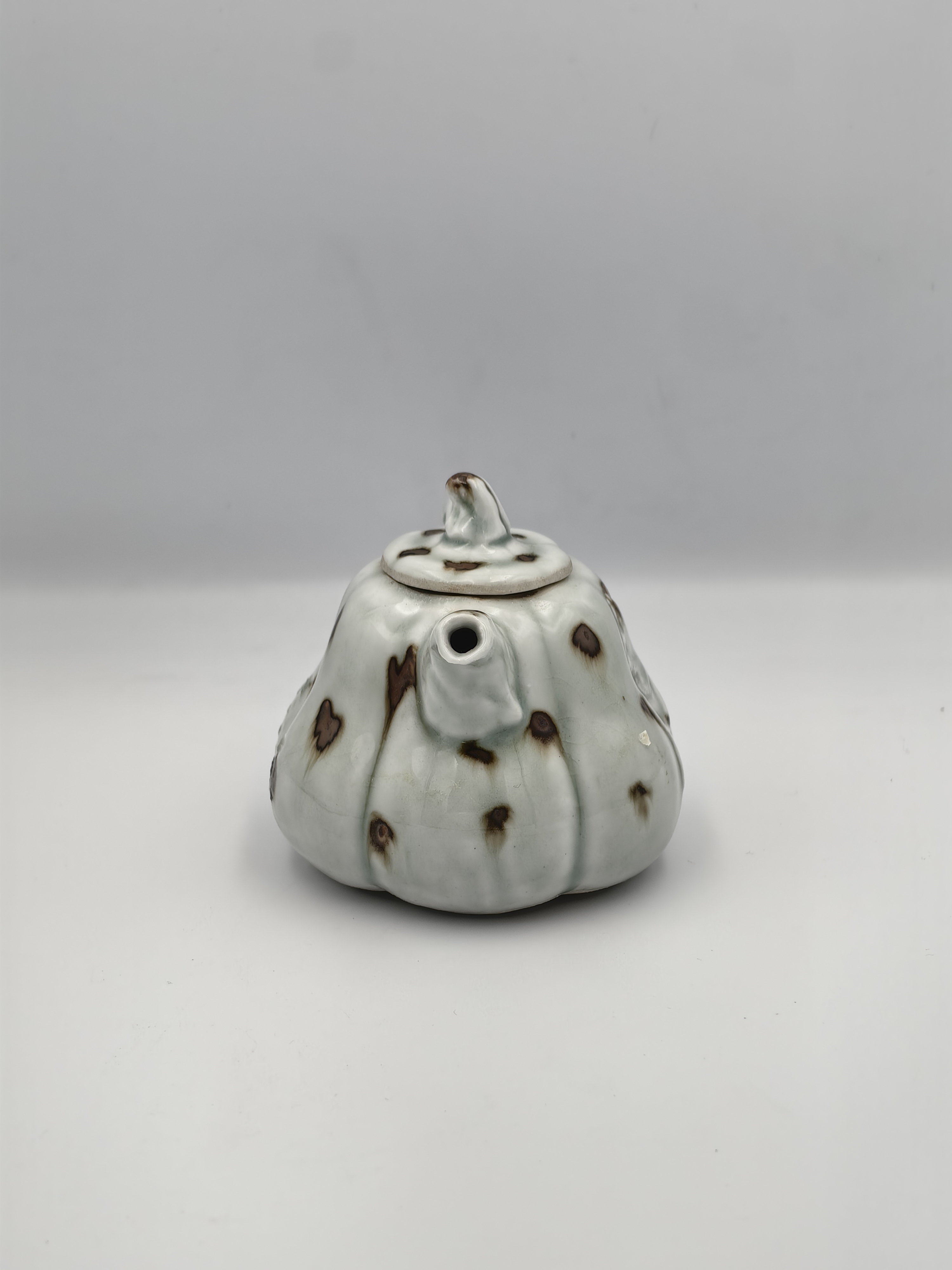 Chinese Porcelain Teapot In The Form of a Gourd - Additional view
