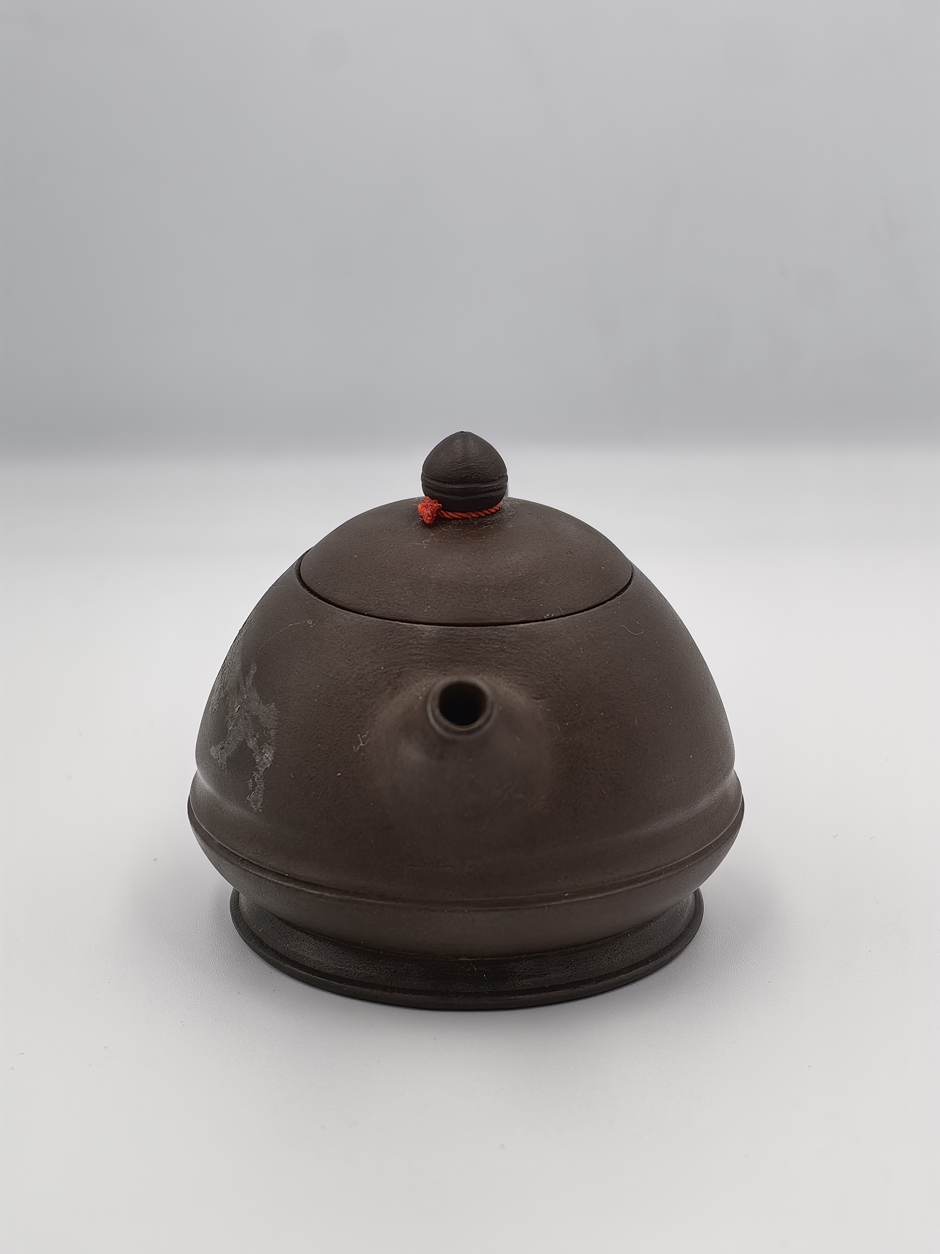 CLASSIC YIXING ZISHA TEAPOT WITH SCROLL HANDLE - Additional view