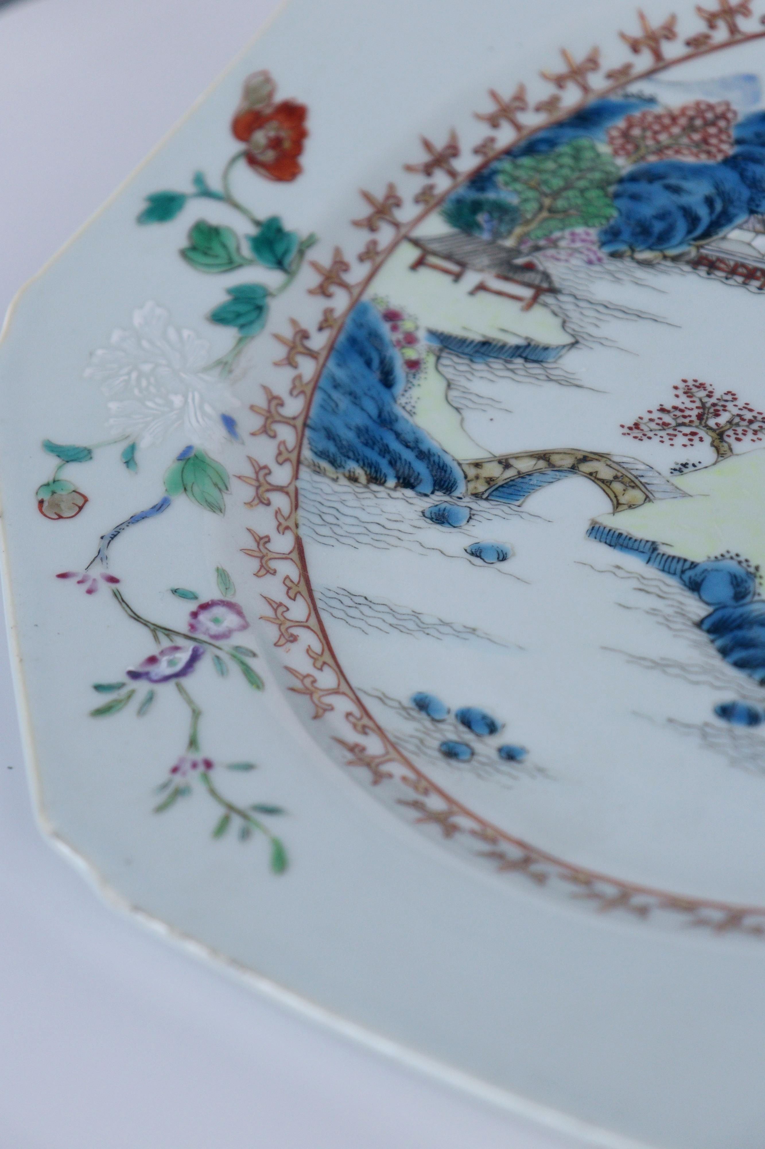 Large Famille Rose Octagonal Plate, Qing Dynasty 18th Century - Additional view