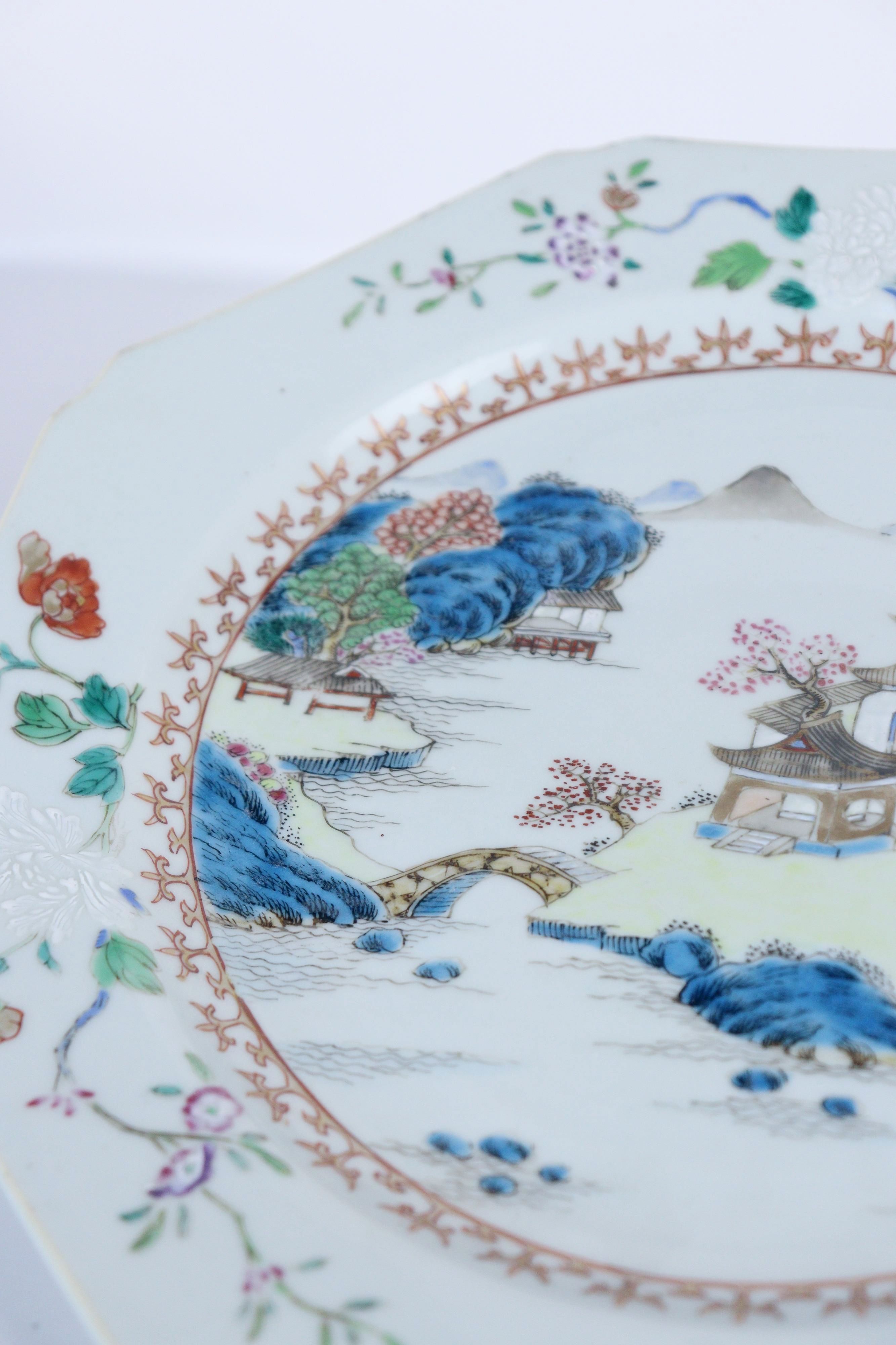 Large Famille Rose Octagonal Plate, Qing Dynasty 18th Century - Additional view