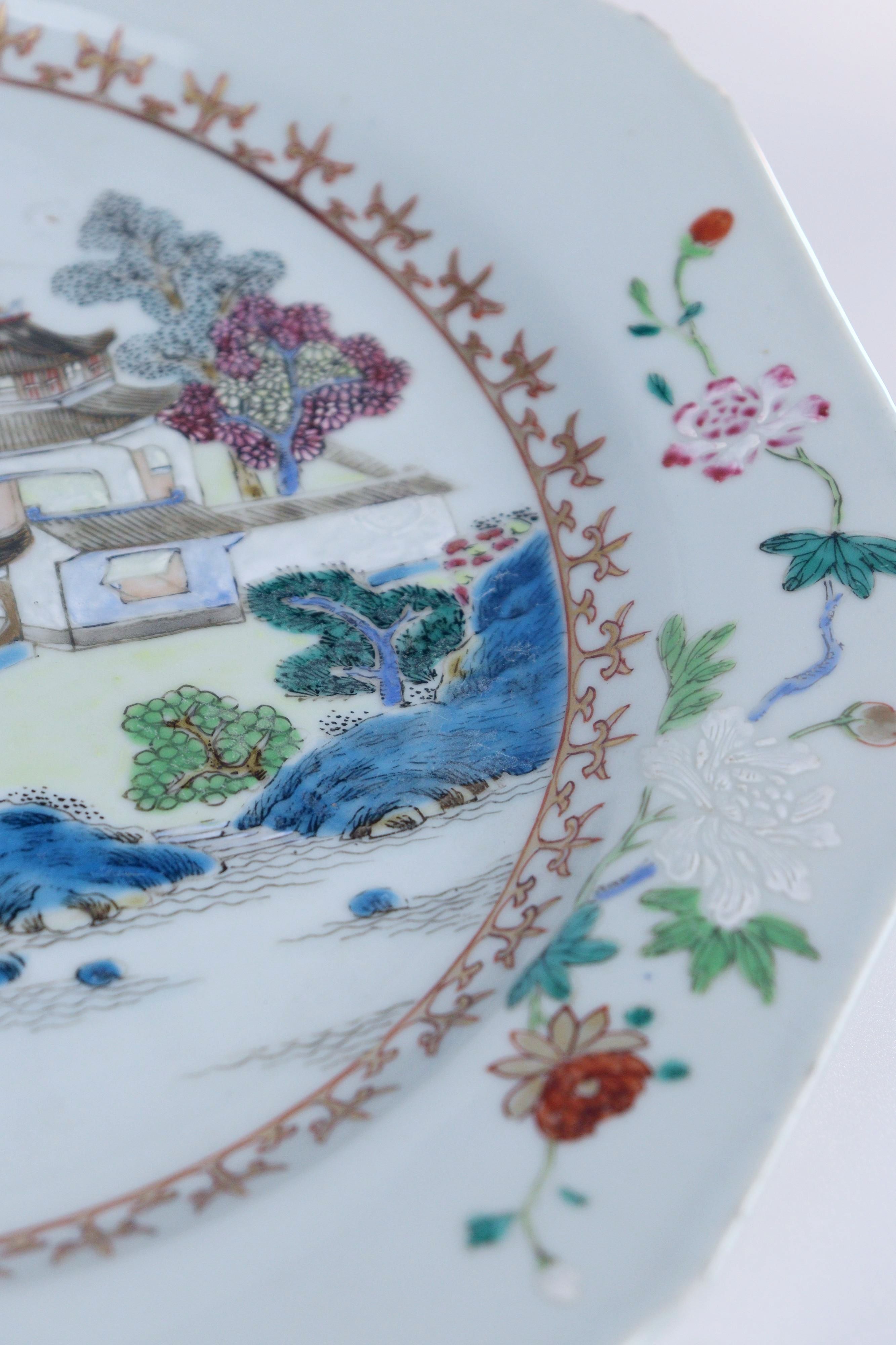 Large Famille Rose Octagonal Plate, Qing Dynasty 18th Century - Additional view