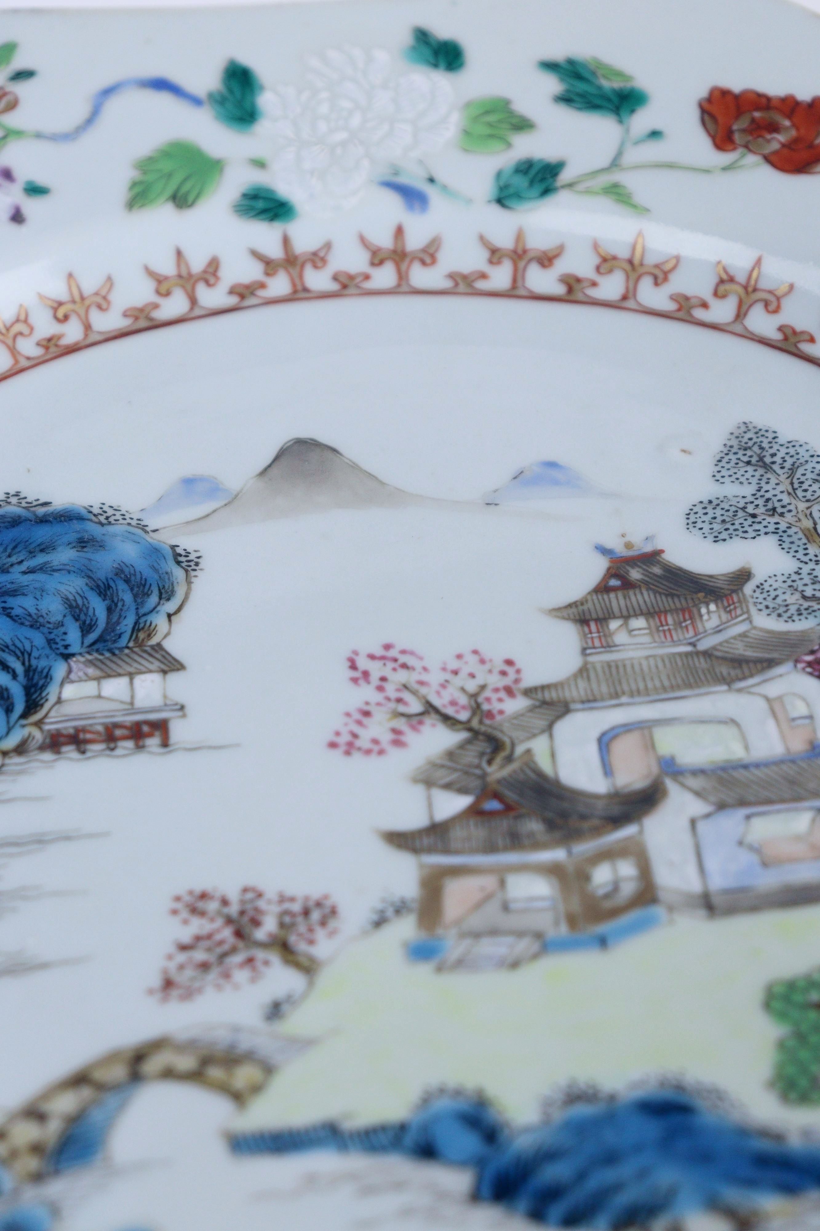 Large Famille Rose Octagonal Plate, Qing Dynasty 18th Century - Additional view