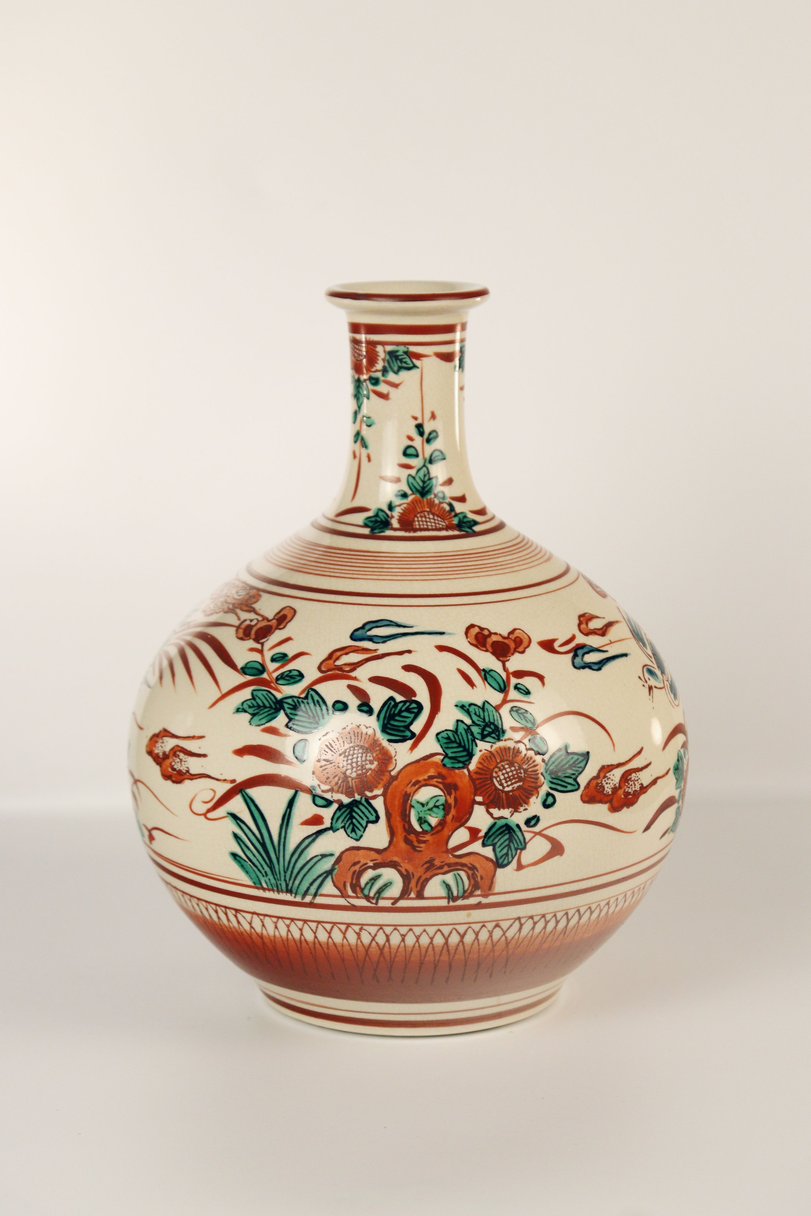 Kutani Ware 'Tosen' Vase - Additional view