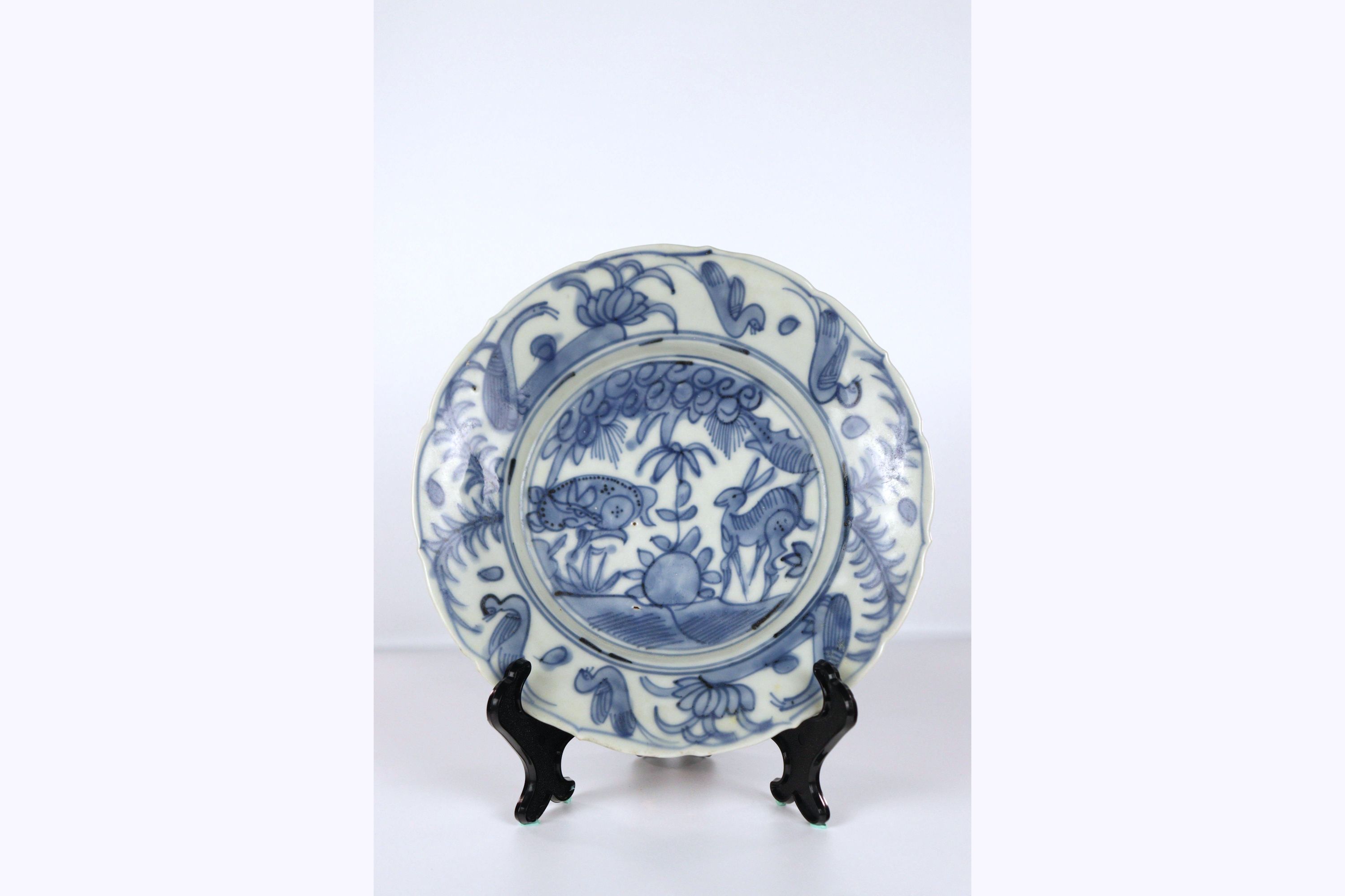 A Ming Dynasty Blue-and-White Deer Plate 