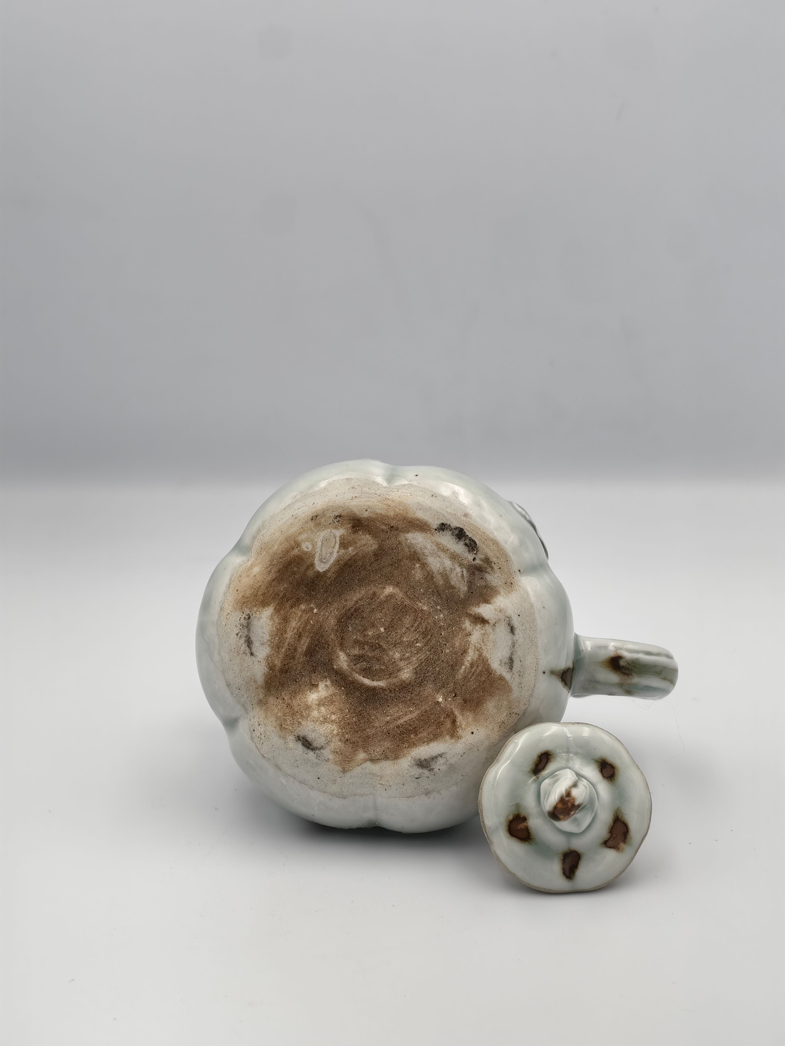 Chinese Porcelain Teapot In The Form of a Gourd - Additional view