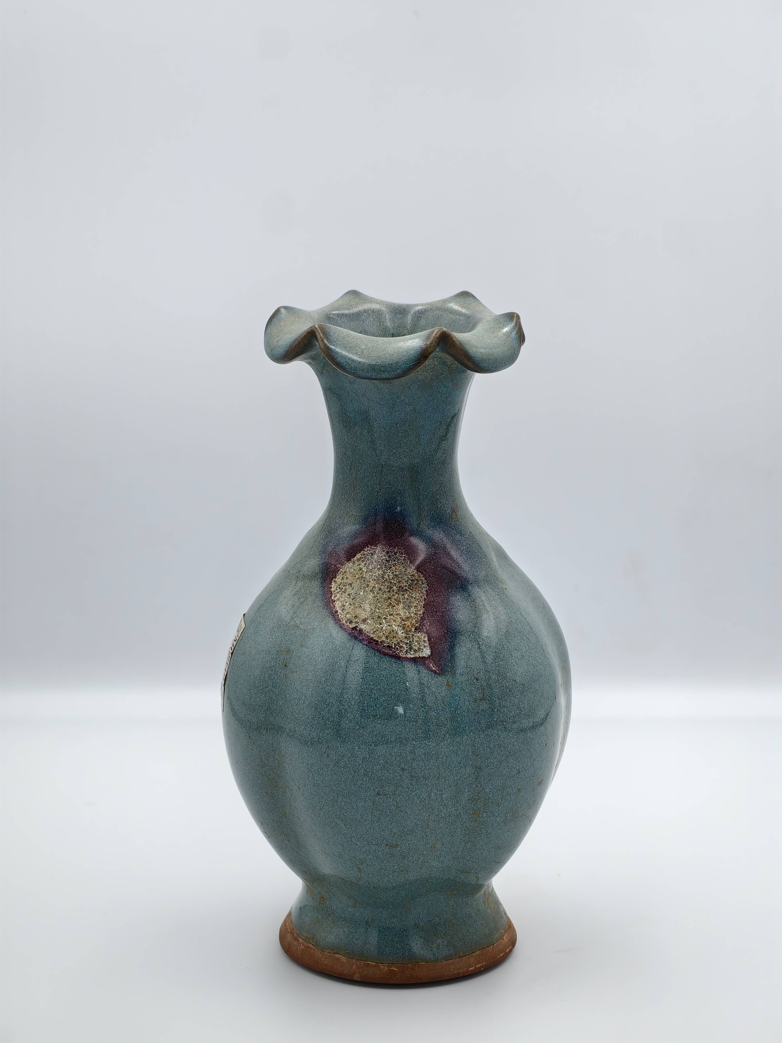 Junyao-Style Foliate-Rimmed Vase