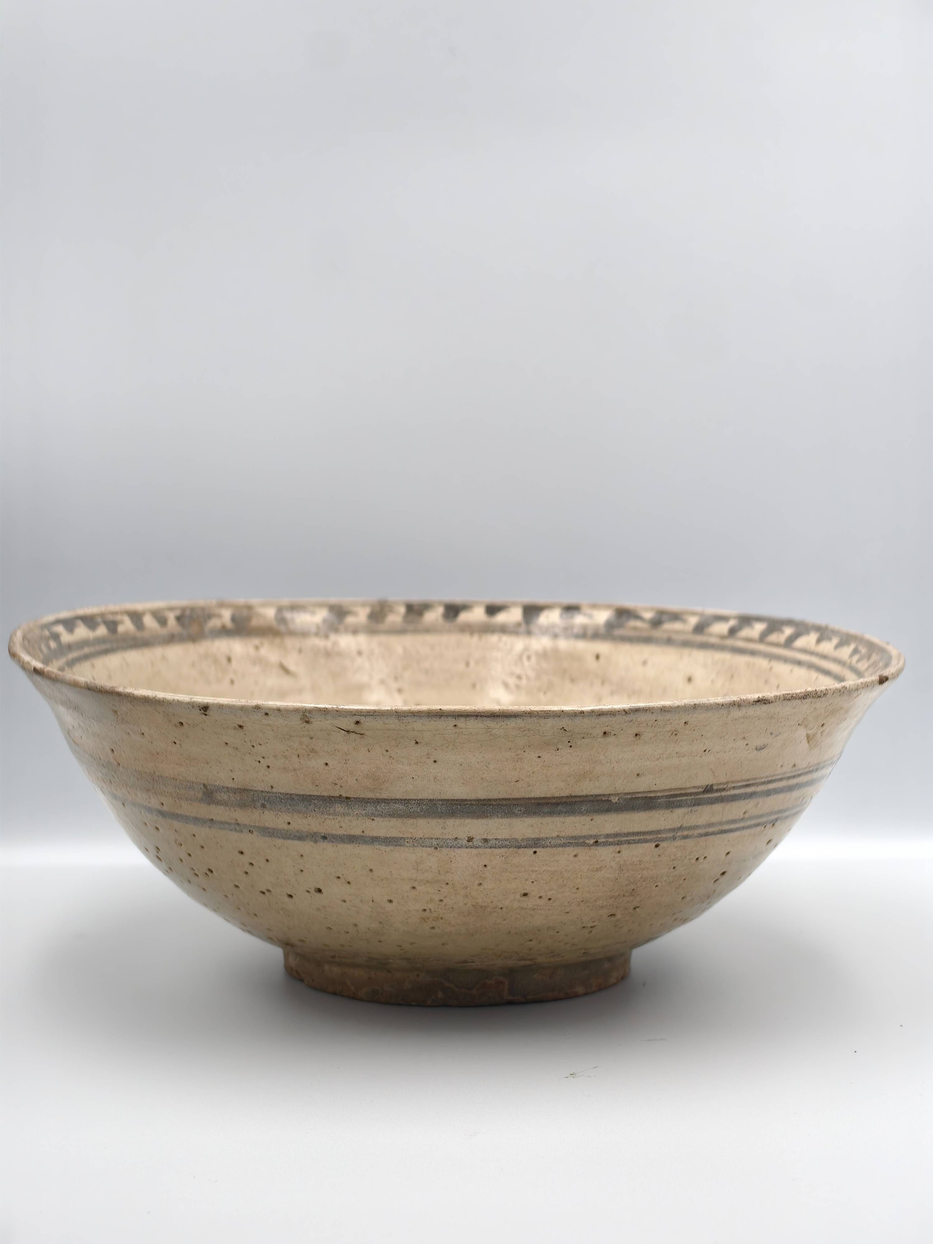 Thai Sawankhalok 'Fish' Bowl - Additional view