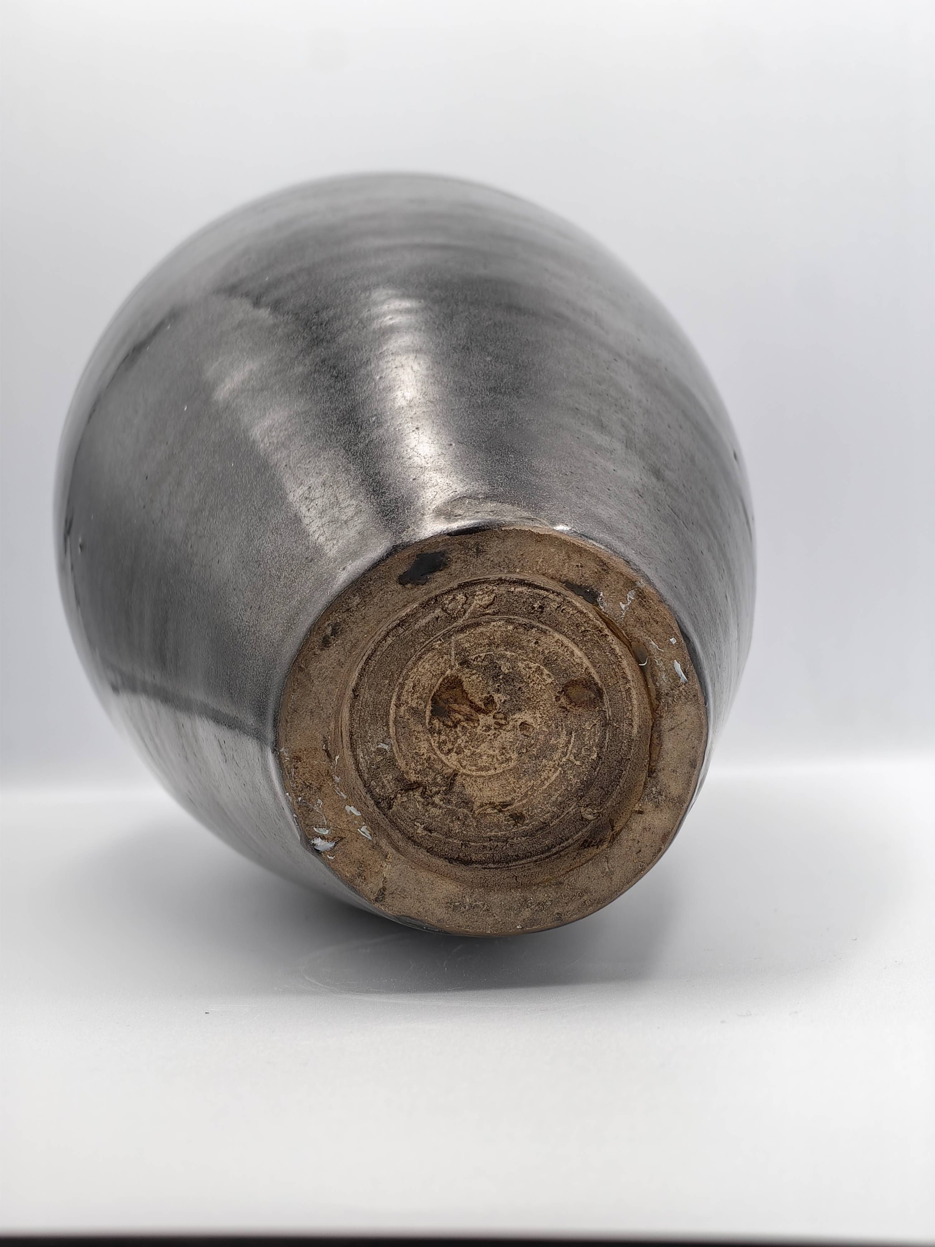 Black-Glazed Jizhou 'Leaf' Vase - Additional view