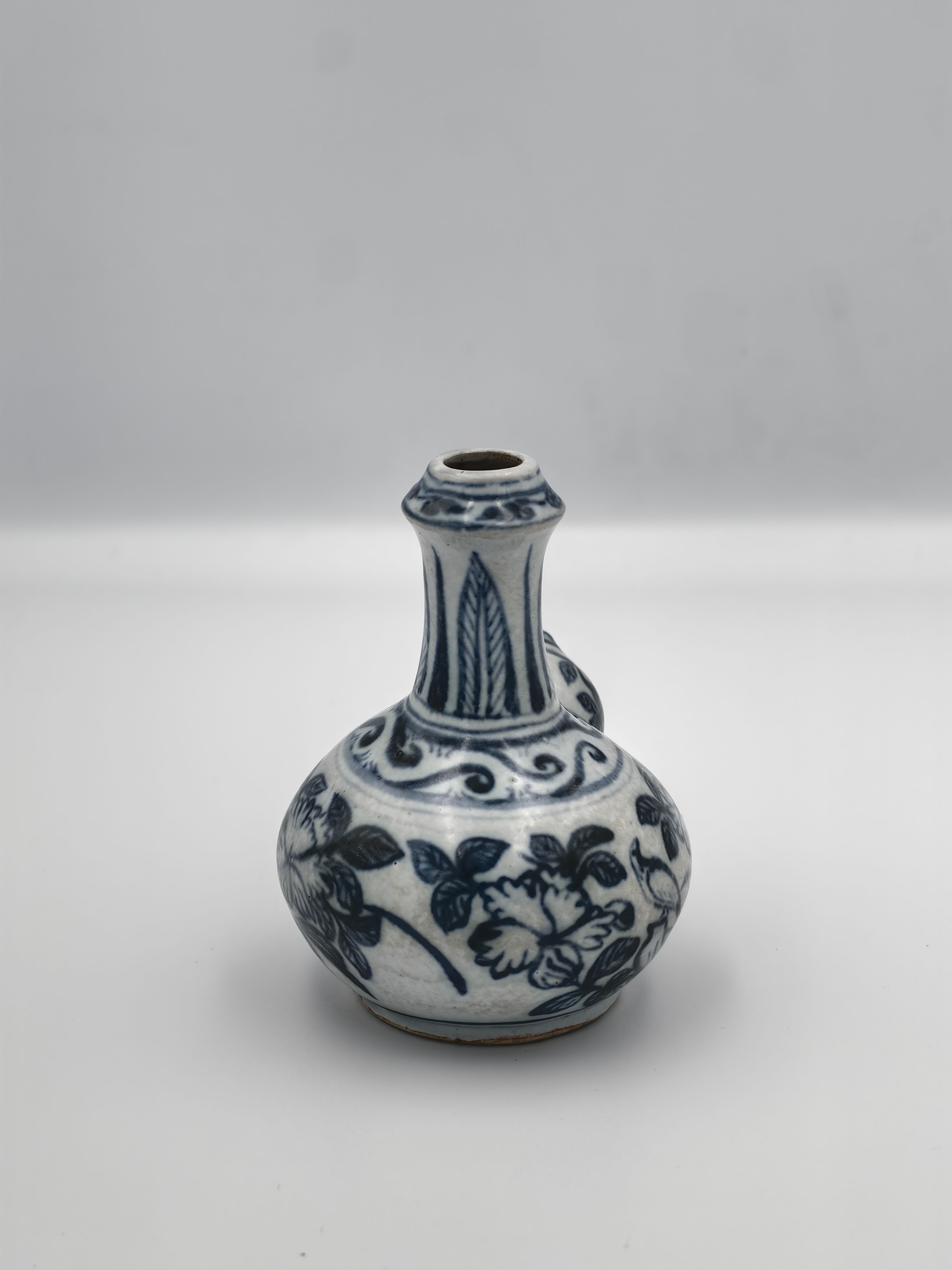 A Chinese blue and white porcelain Kendi - Additional view