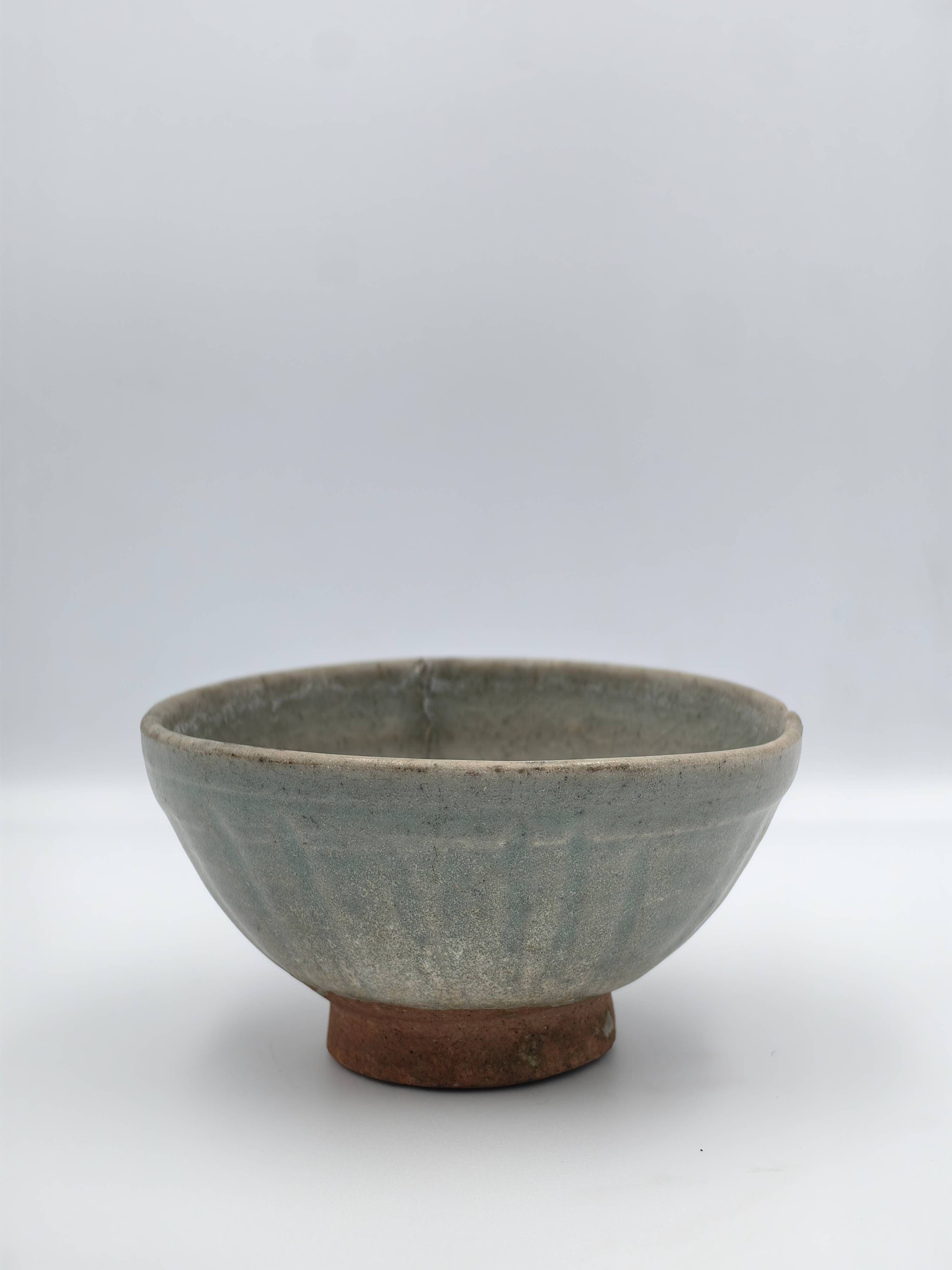 Thai Sawankhalok Celadon Glazed Stoneware Bowl - Additional view