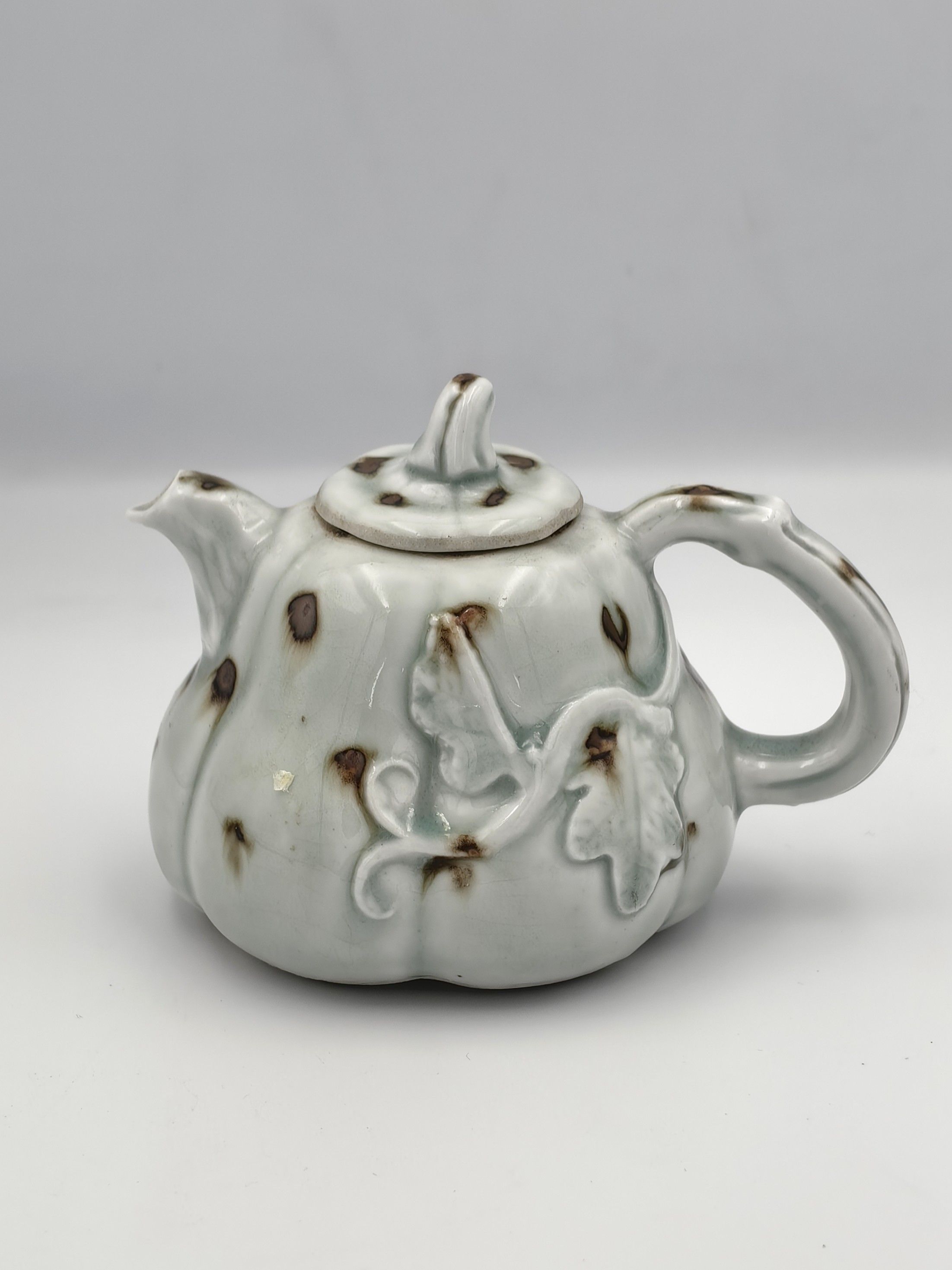 Chinese Porcelain Teapot In The Form of a Gourd - Additional view