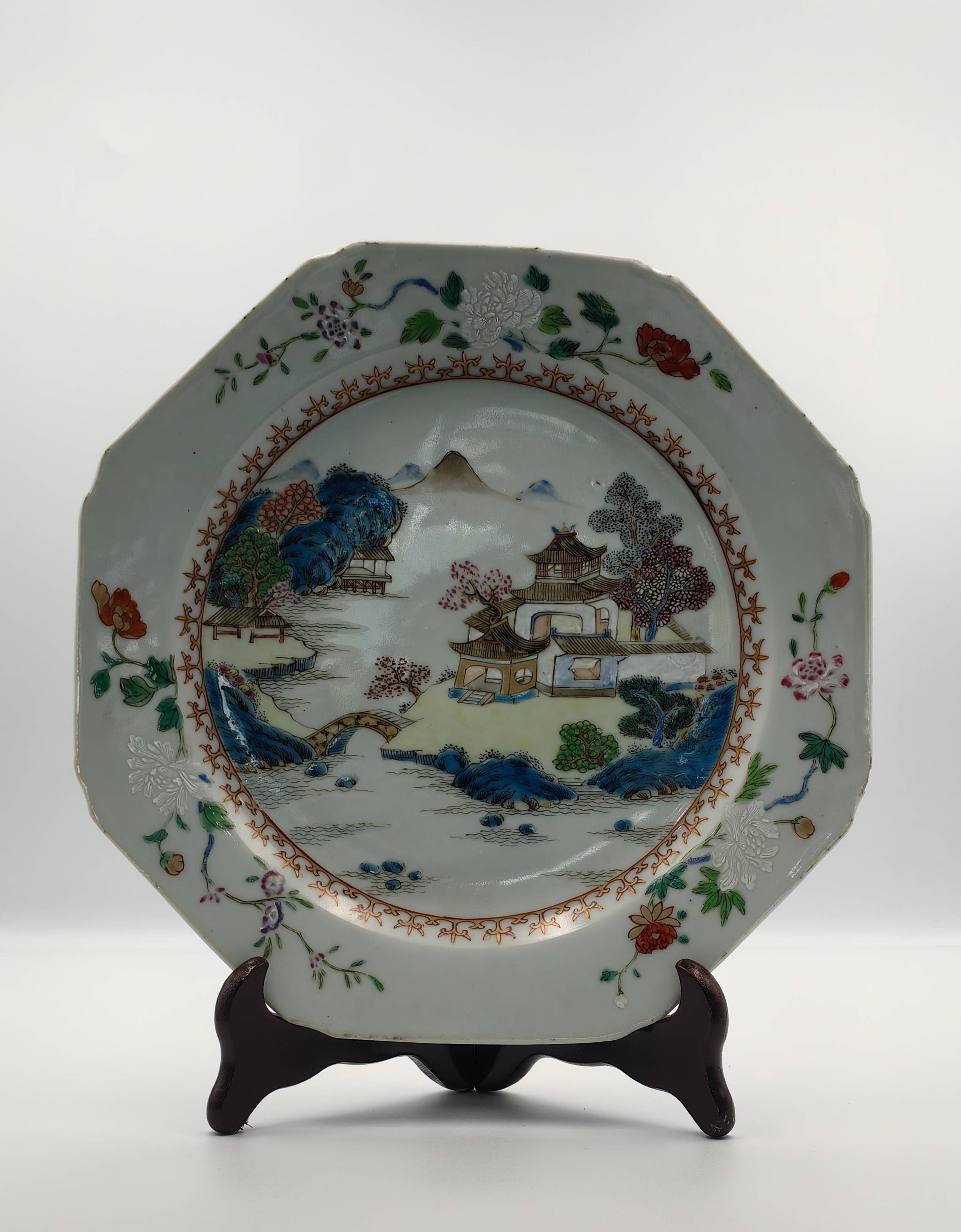 Large Famille Rose Octagonal Plate, Qing Dynasty 18th Century - Additional view