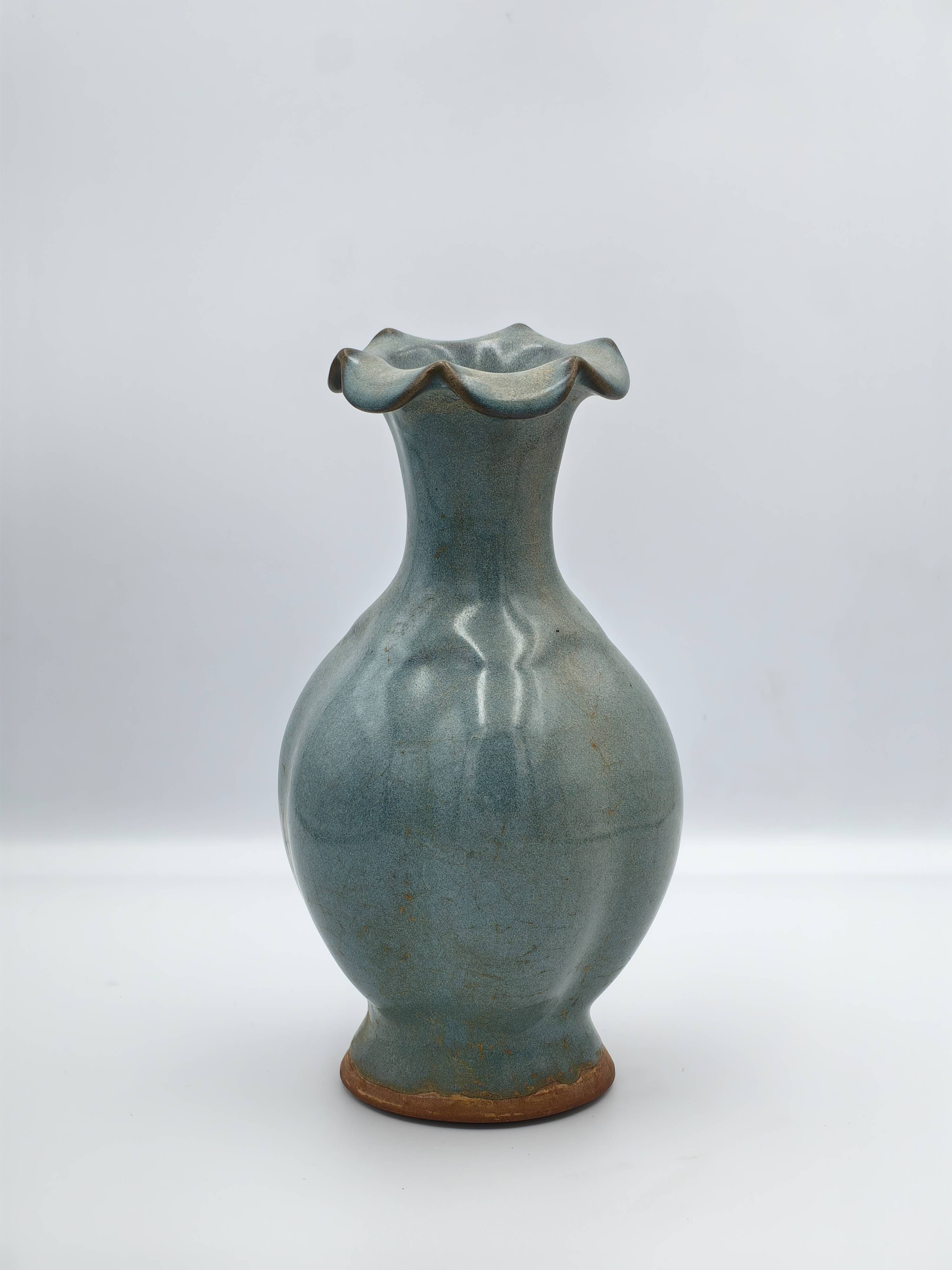 Junyao-Style Foliate-Rimmed Vase - Additional view