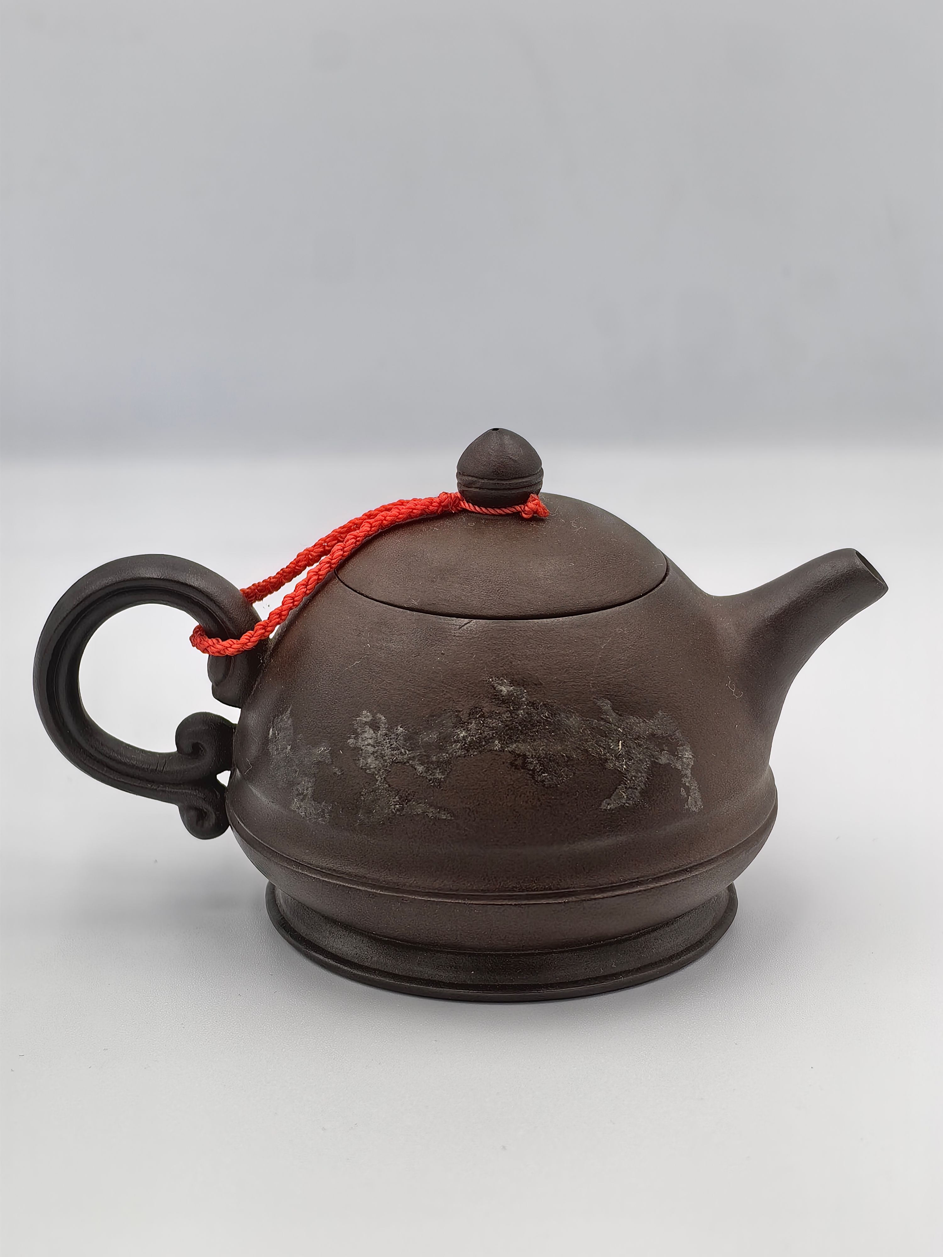CLASSIC YIXING ZISHA TEAPOT WITH SCROLL HANDLE - Additional view