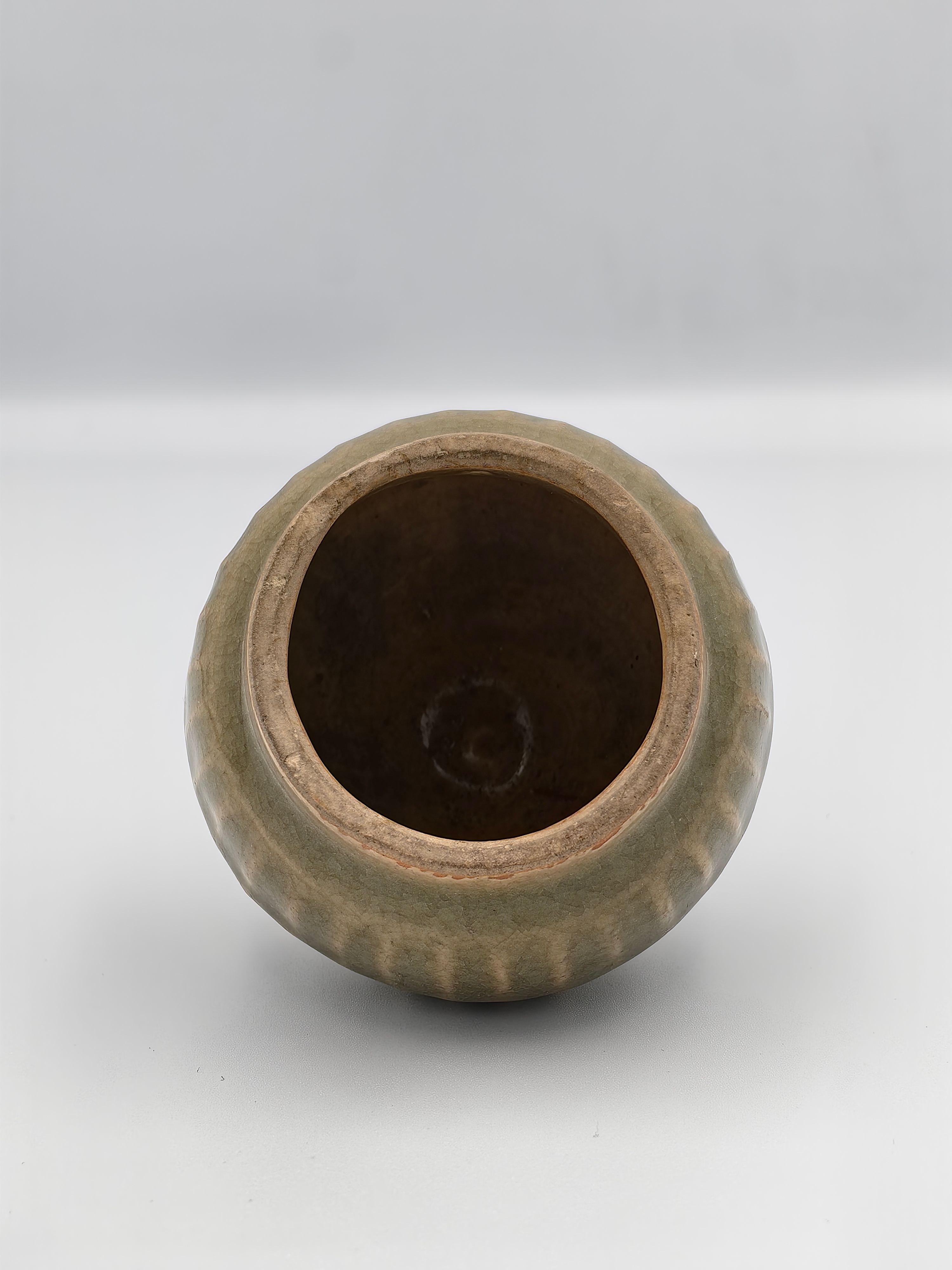 Small ribbed celadon jar, Yuan Dynasty - Additional view