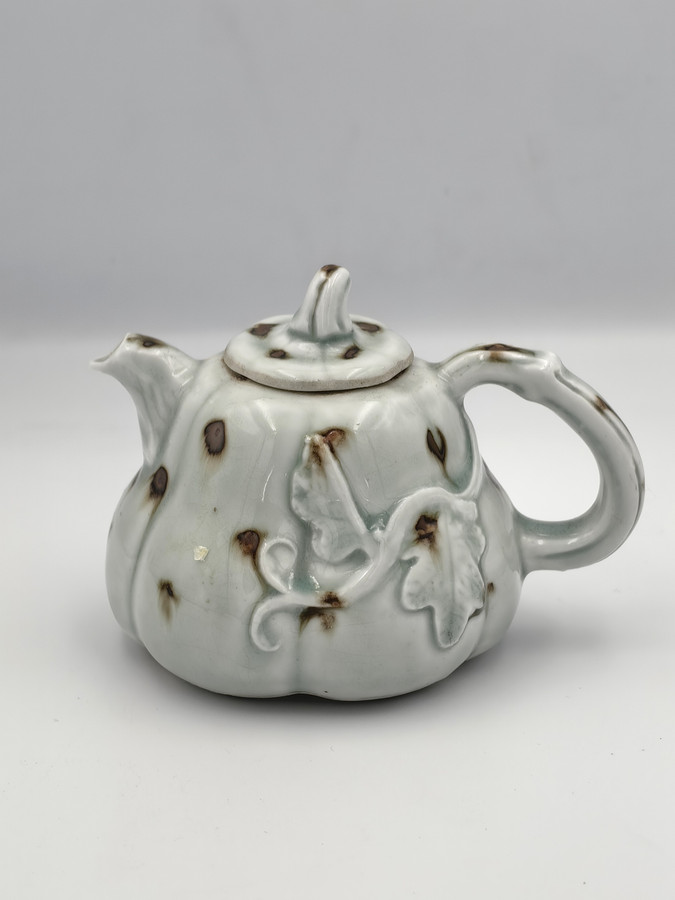 Chinese Porcelain Teapot In The Form of a Gourd
