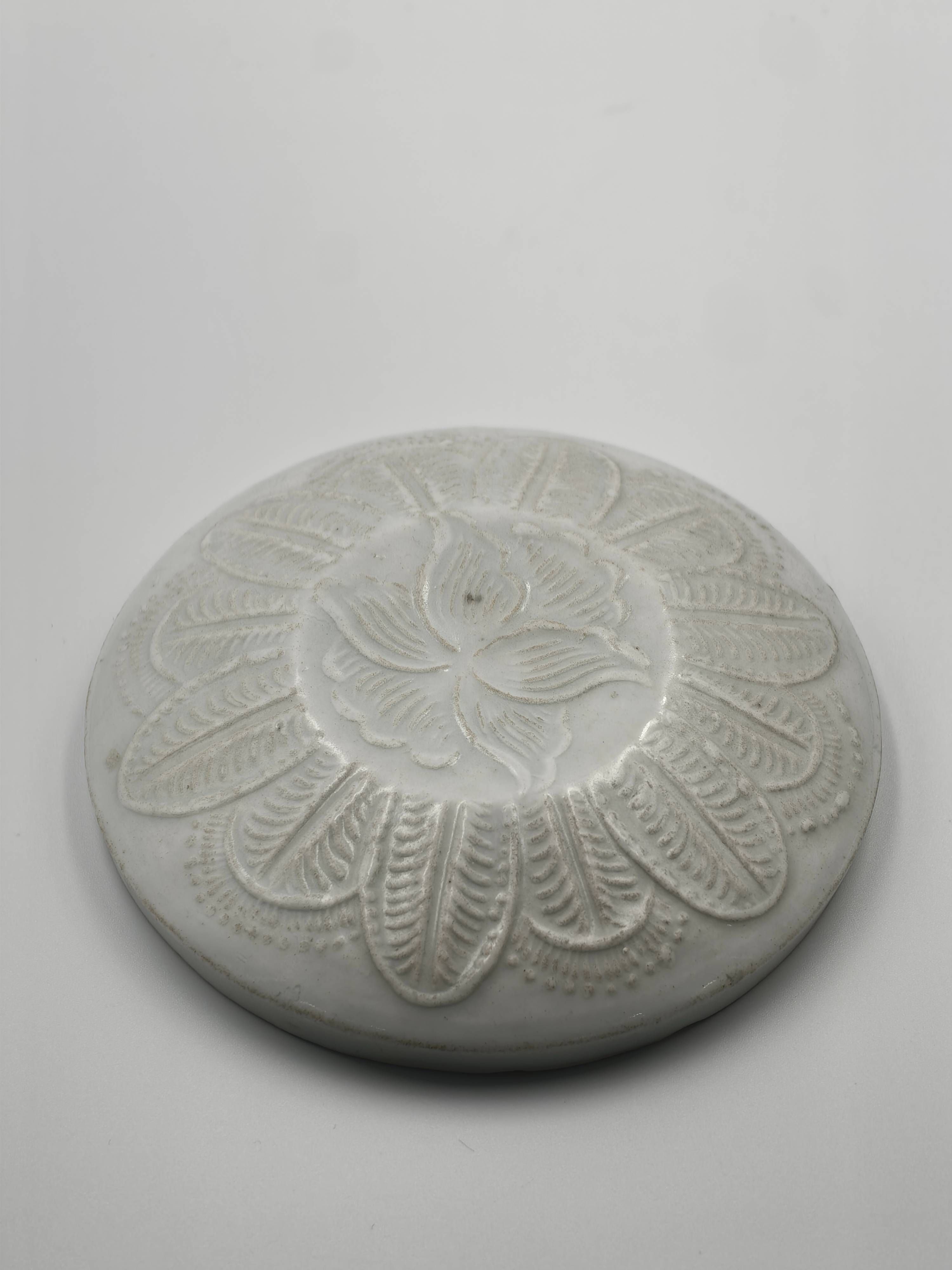 Moulded Qingbai Cosmetic Box, Song Dynasty - Additional view