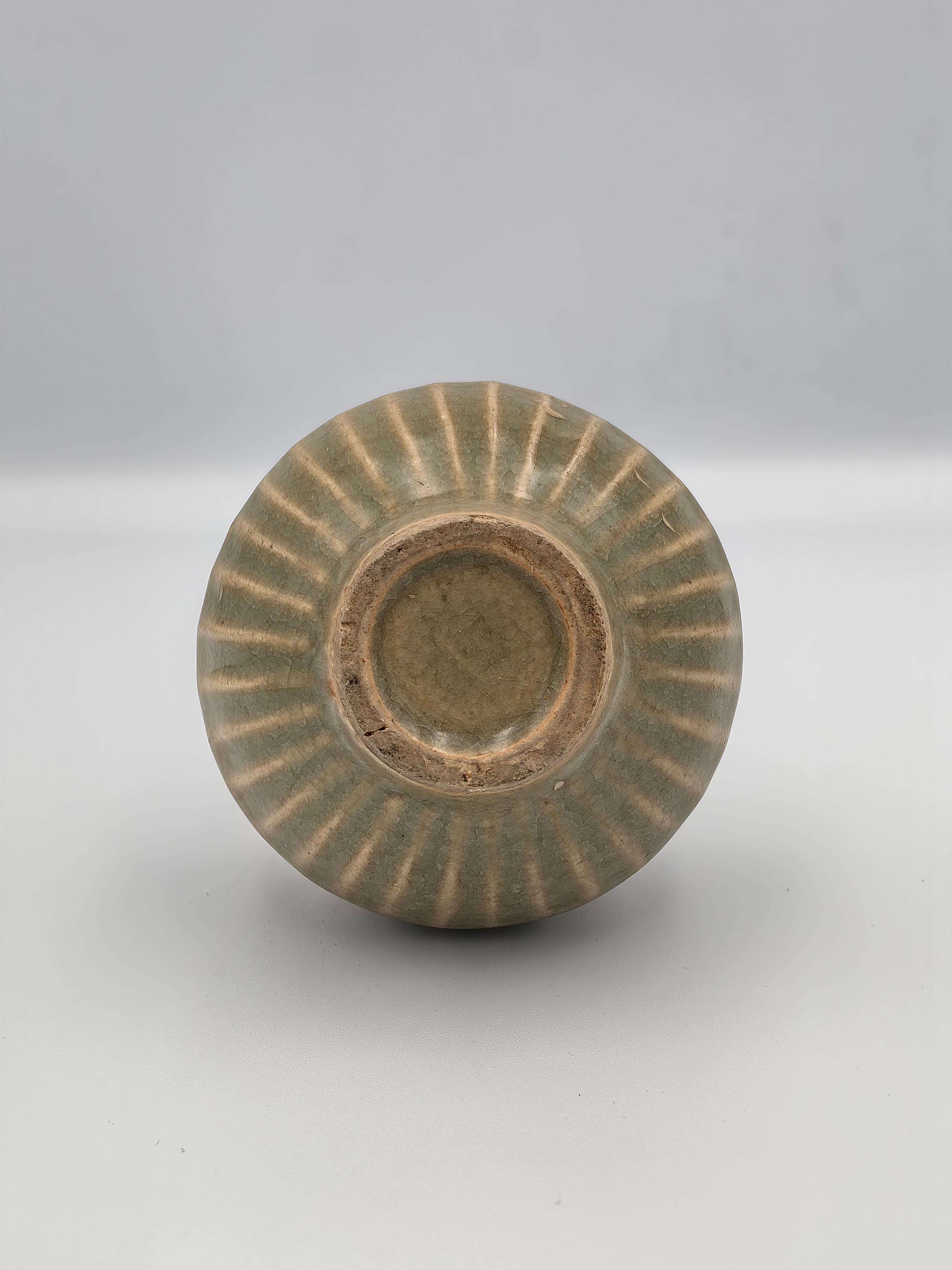 Small ribbed celadon jar, Yuan Dynasty - Additional view