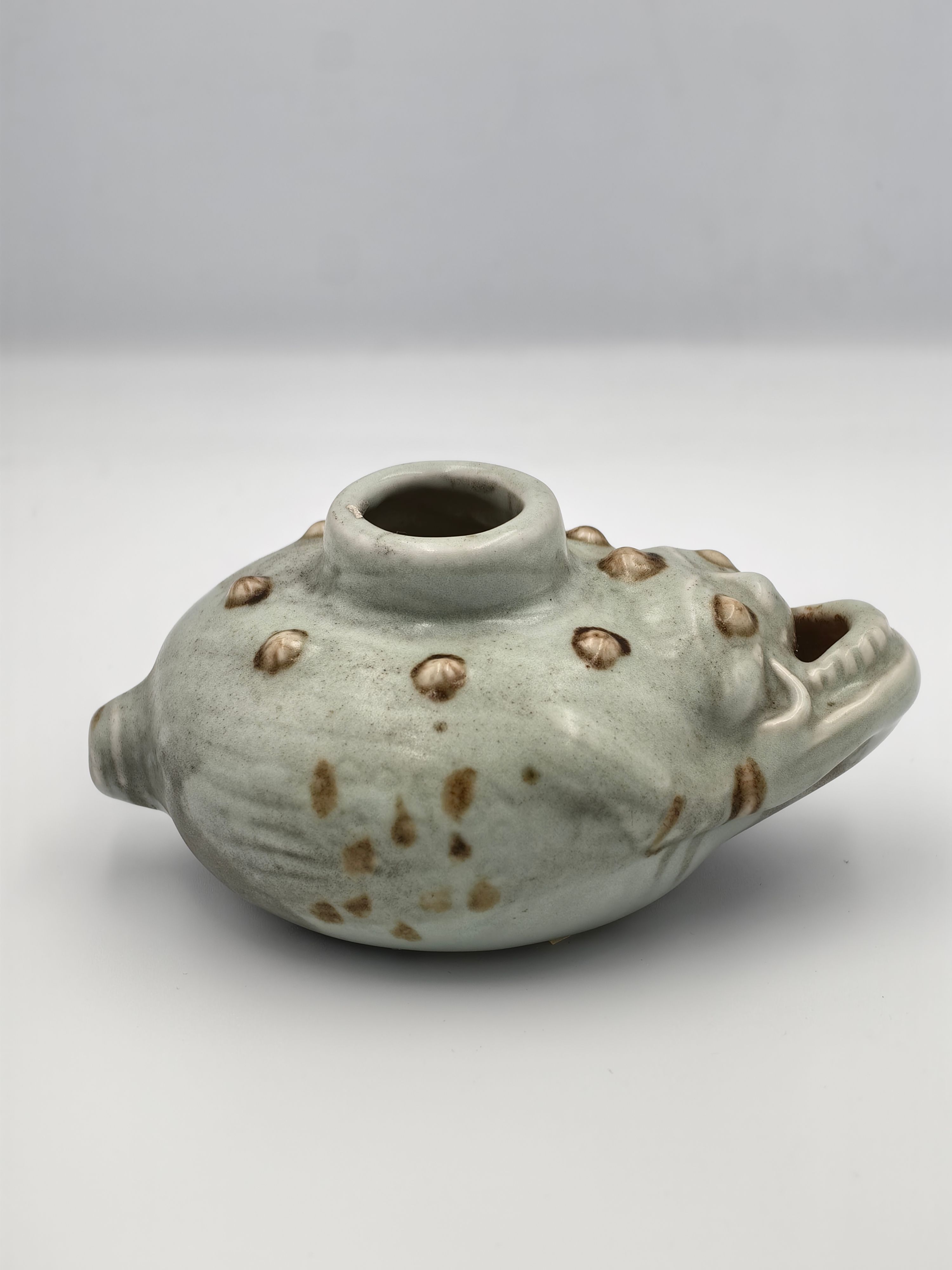 A Yue Celadon Glazed Frog-Form Water Dropper - Additional view