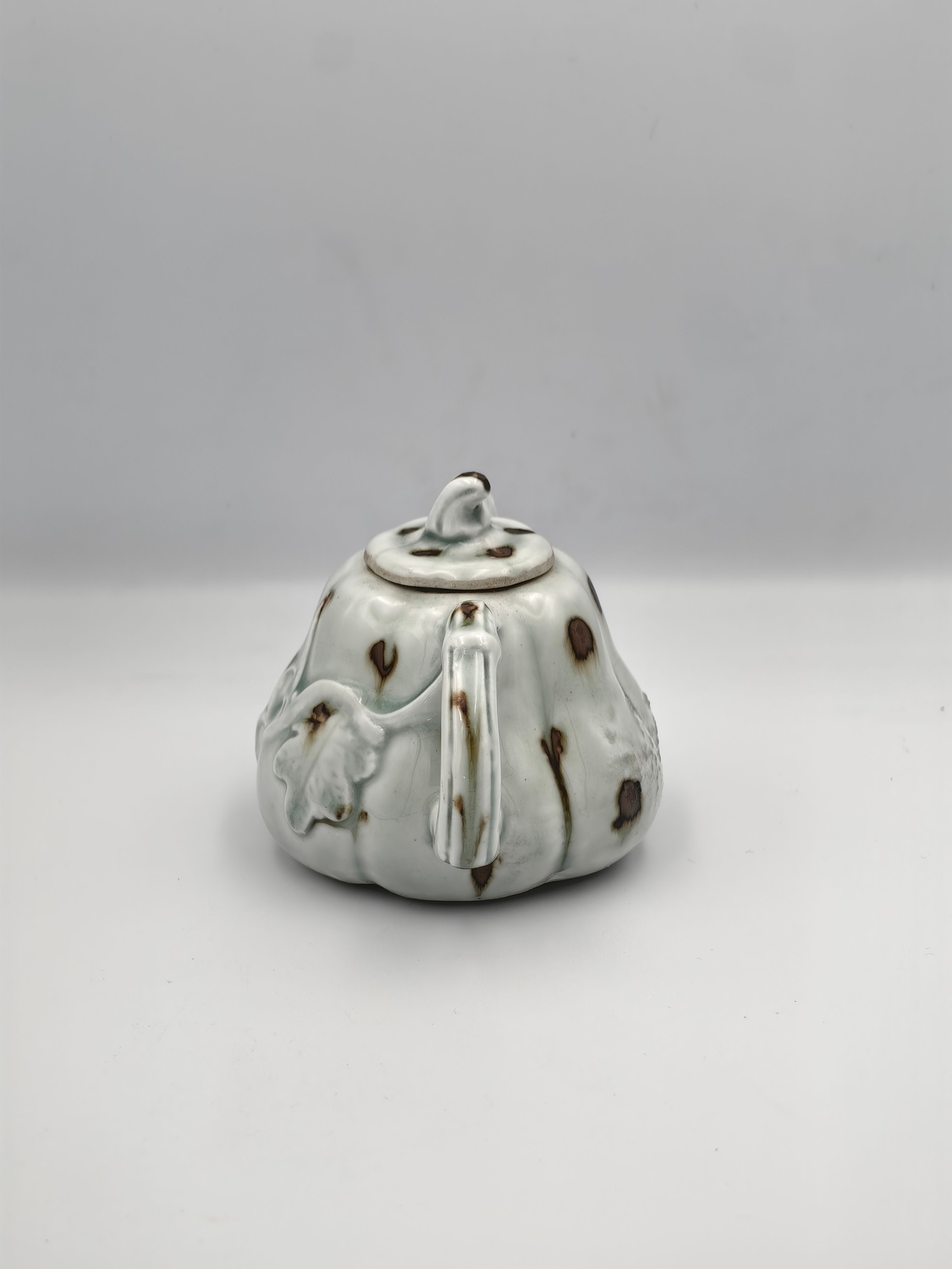 Chinese Porcelain Teapot In The Form of a Gourd - Additional view