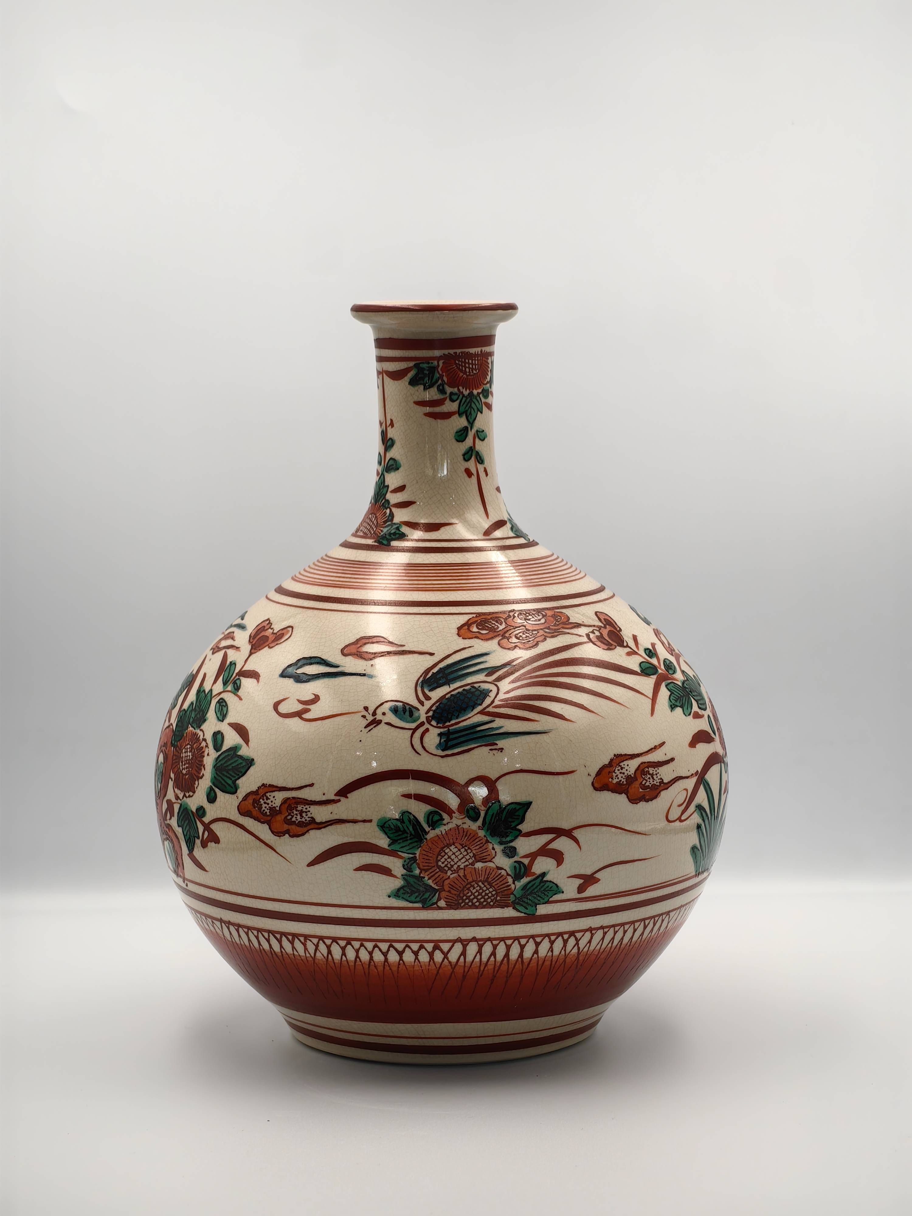 Kutani Ware 'Tosen' Vase - Additional view