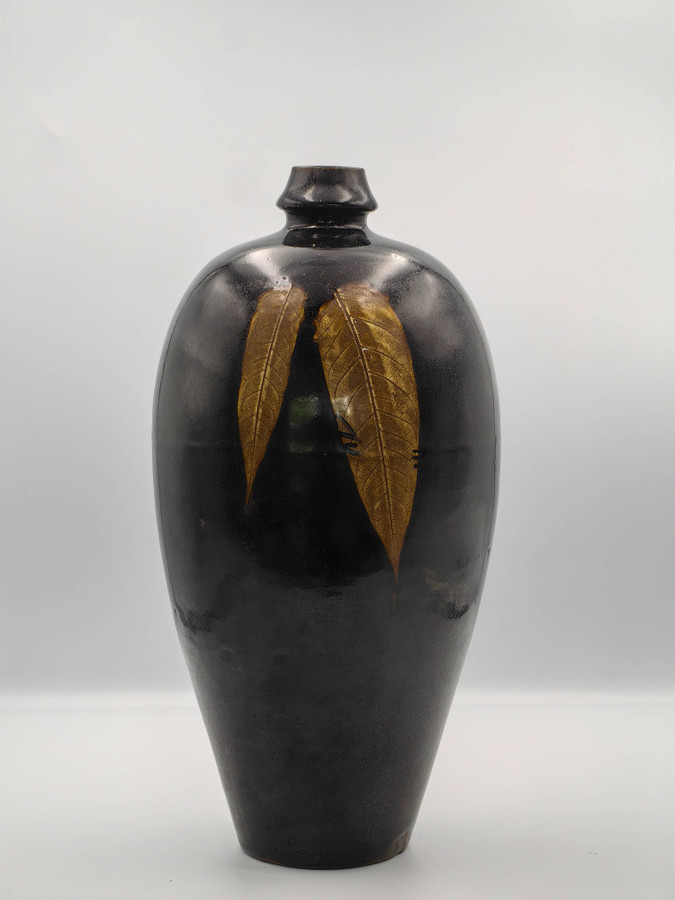 Black-Glazed Jizhou 'Leaf' Vase