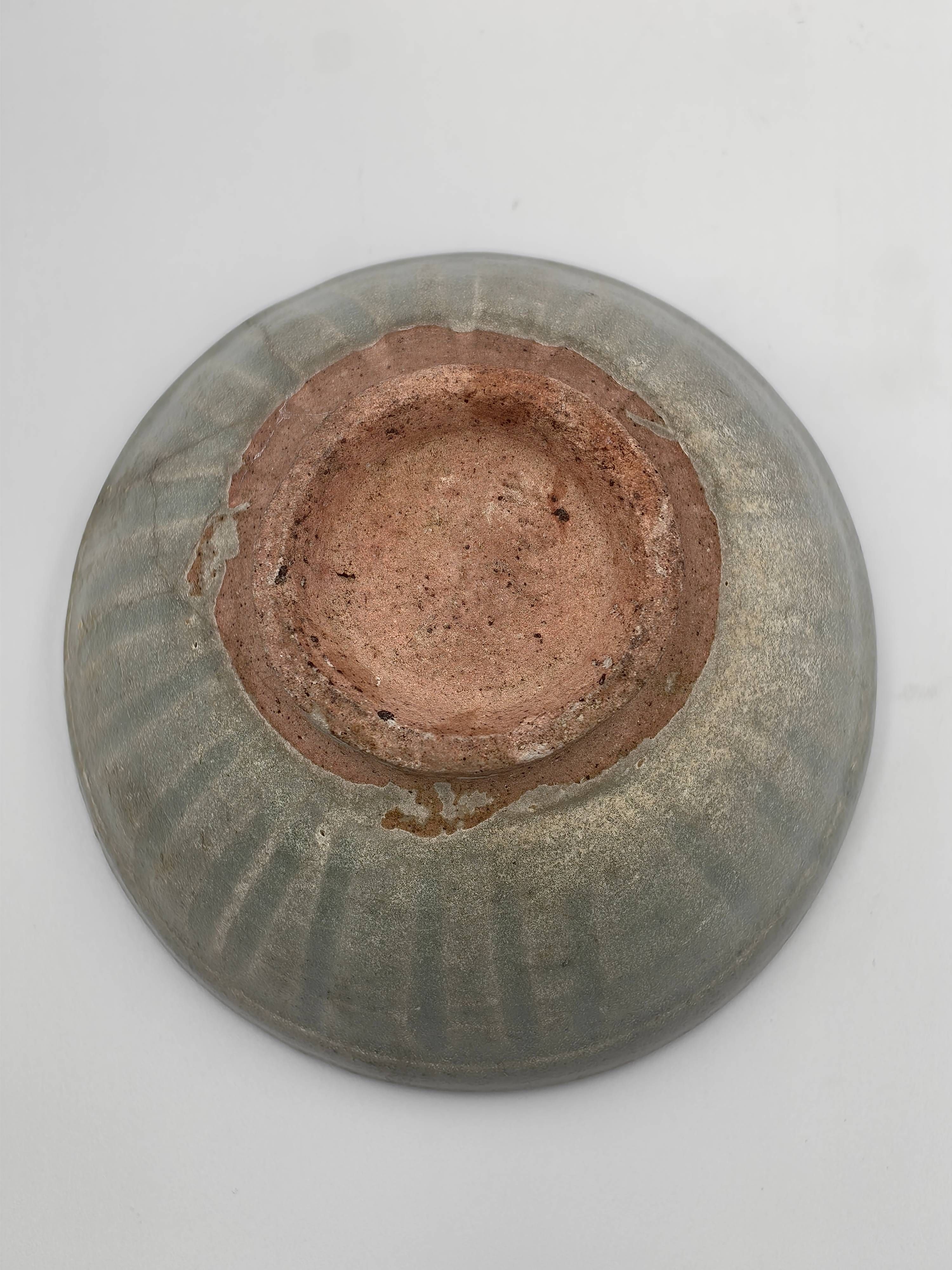 Thai Sawankhalok Celadon Glazed Stoneware Bowl - Additional view