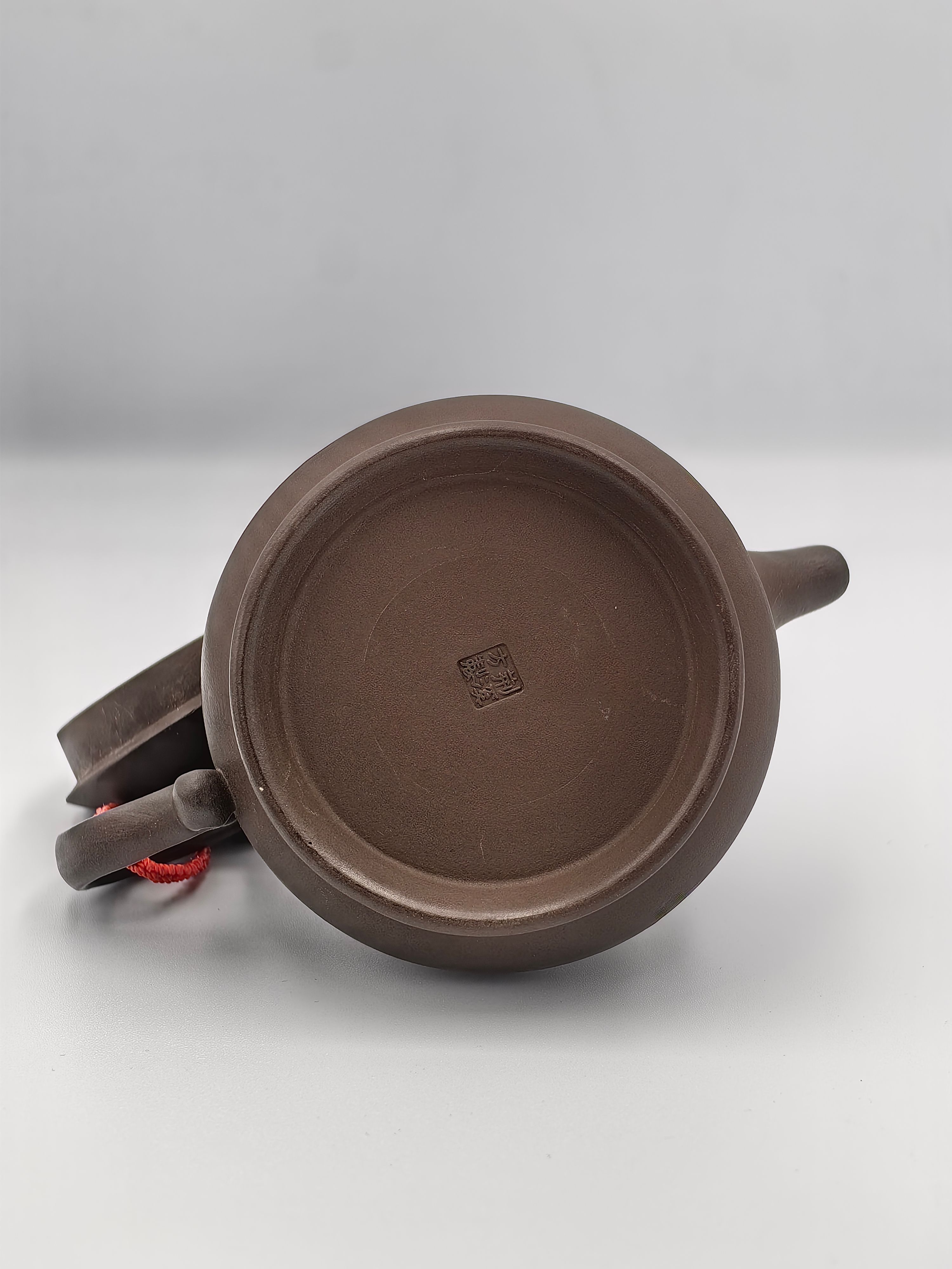 CLASSIC YIXING ZISHA TEAPOT WITH SCROLL HANDLE - Additional view